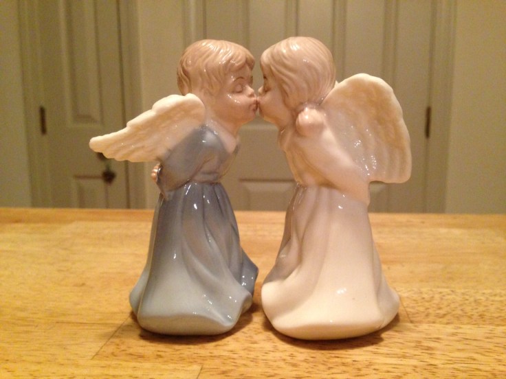 kissing angels